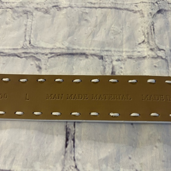 CREAM WITH SILVER TONE HARDWARE WOMENS VEGAN STITCHING BELT SIZE LARGE - Picture 5 of 10